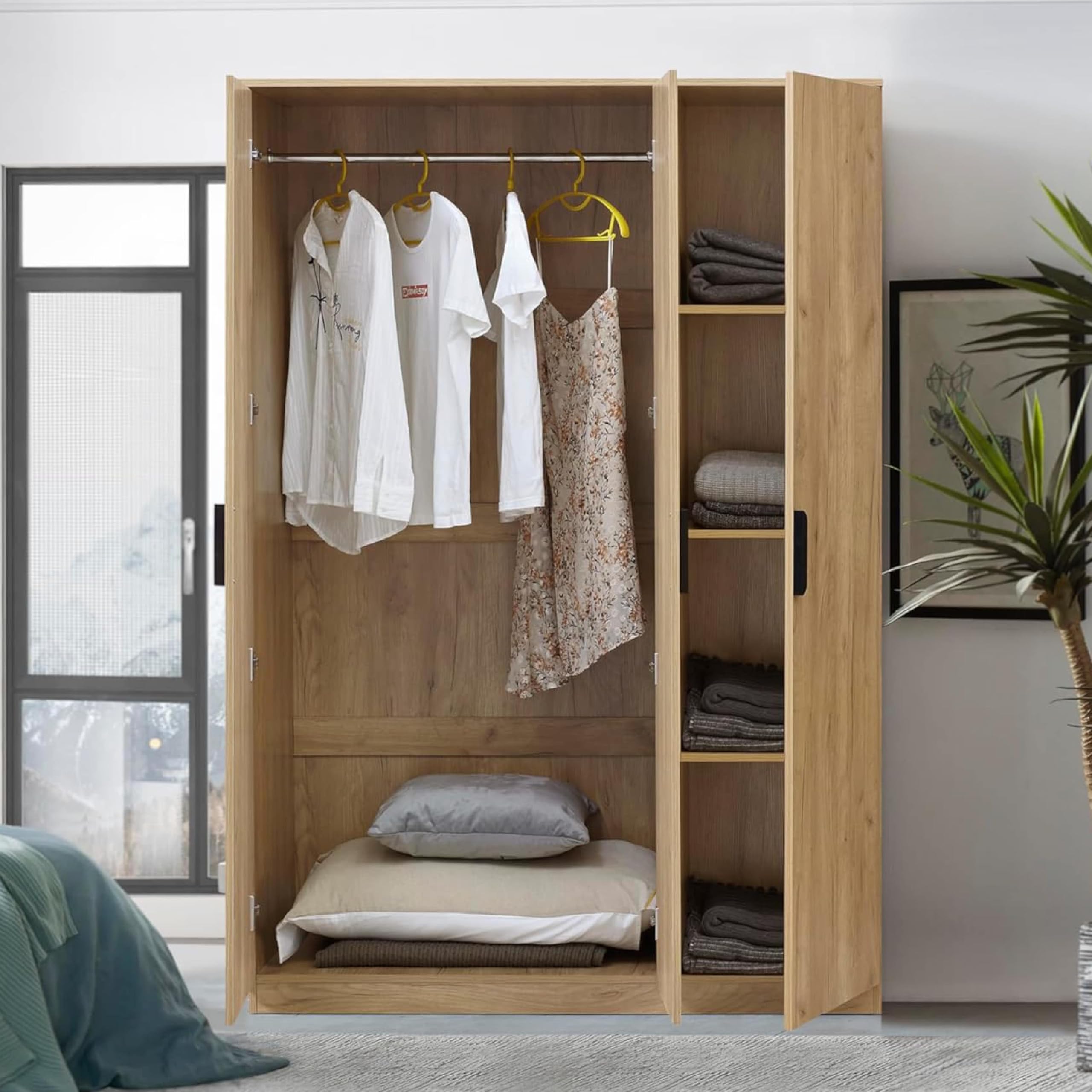 Stella Trading Base Zeitloser Kleiderschrank